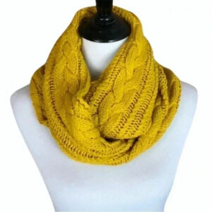 ❤️FREE ❤️Aeropostale Mustard  Crochet Cable Knit Scarf